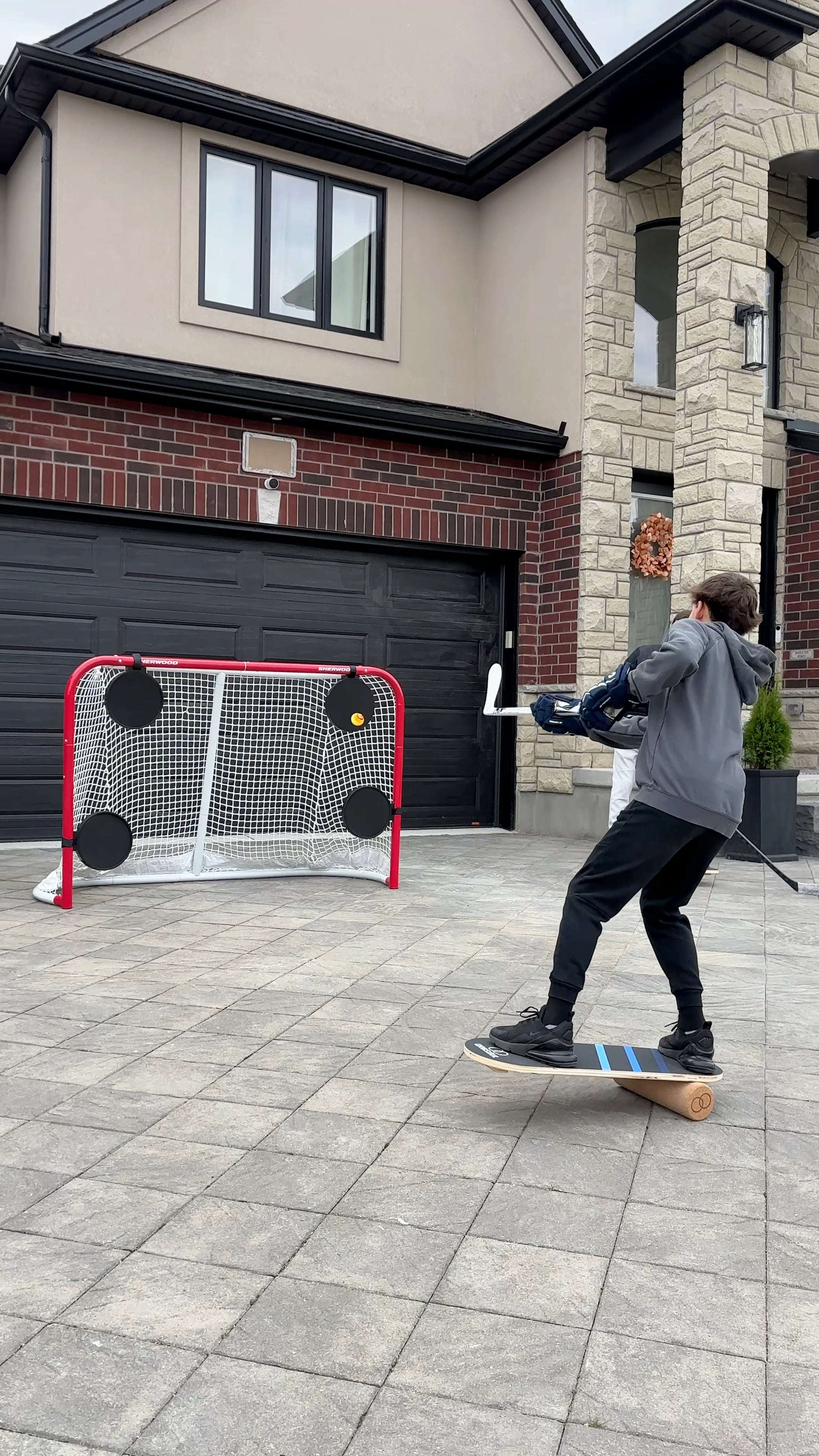 Hockey training with an orbsoul balance board
